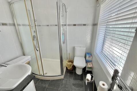 Bed 1 - En Suite Shower Room