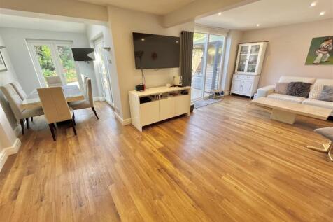 Lounge Dining Room 2