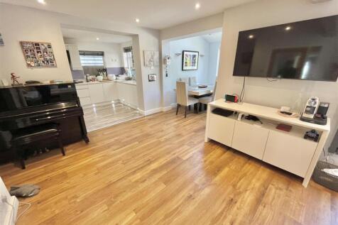 Lounge Dining Room 3