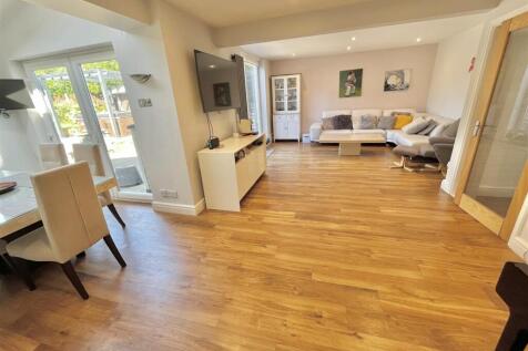 Lounge Dining Room 4