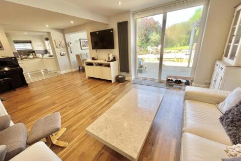 Lounge Area 2