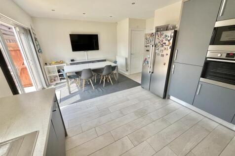 Dining Kitchen Aspect 2