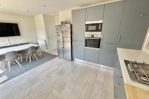 Dining Kitchen Aspect 3