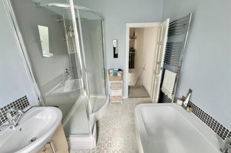 Bathroom Aspect 2
