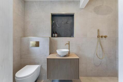 Bed 1 - En Suite Shower Room