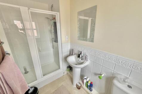 En Suite Shower Room- Bed 1
