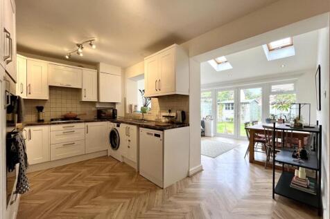 Open Plan Kitchen / Dining Area