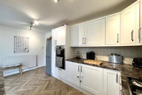Kitchen Area Aspect 3
