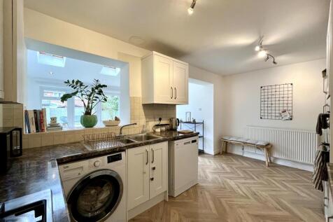 Kitchen Area Aspect 2