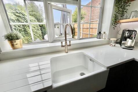 Kitchen - Sink Feature