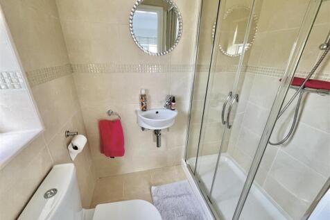 En Suite Shower - Bed 1
