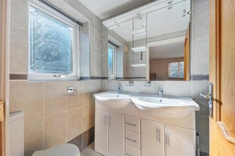 Bed 1 En Suite