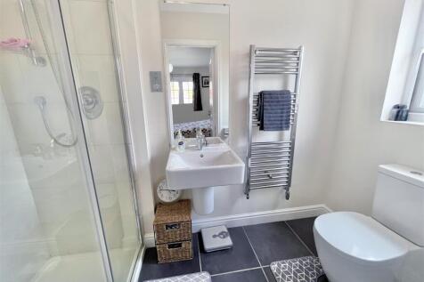 En Suite Shower Room Aspect 2