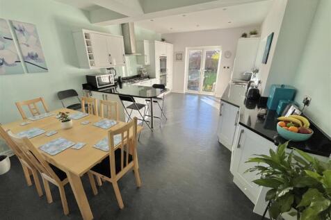 Dining Kitchen Aspect 3