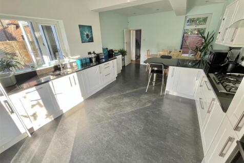 Dining Kitchen Aspect 5