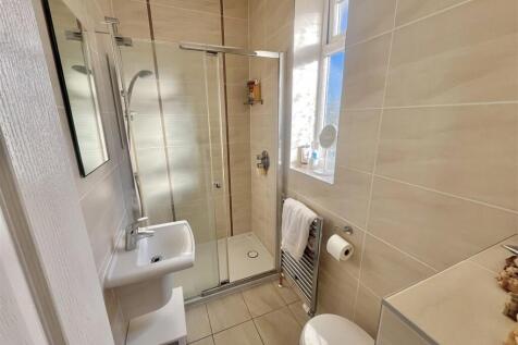 Bed 1 En Suite Shower Room