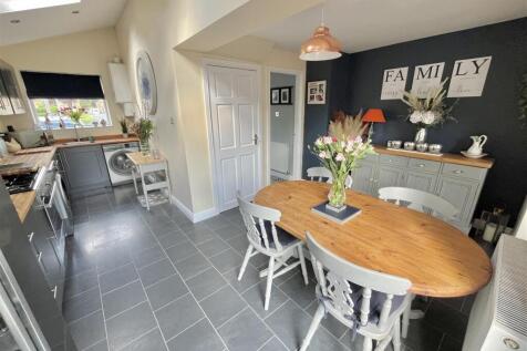 Dining Kitchen Aspect 3