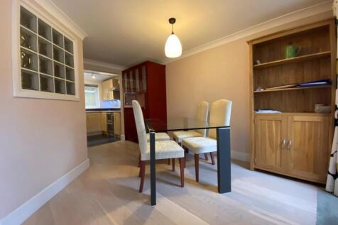 Dining roomm.jpg