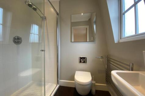 Bedroom 4 en-suite.jpg