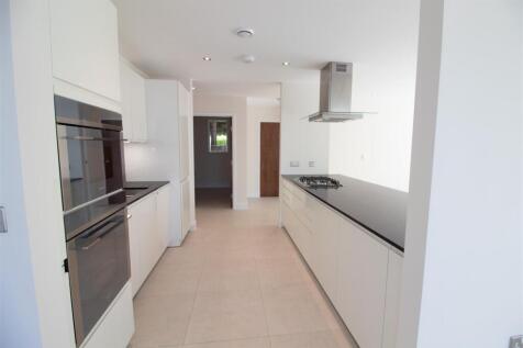 Kitchen 2.jpg