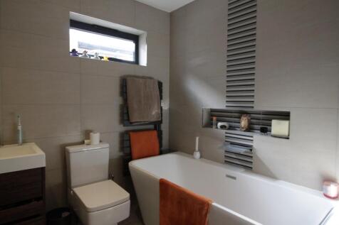 Bathroom 1.JPG