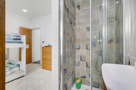 34-Grove-Avenue-8...