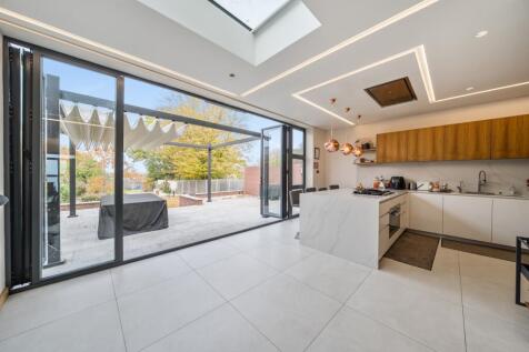 1369895-22-68f0e5...