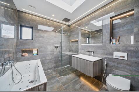 1369895-6-68f0e2a...