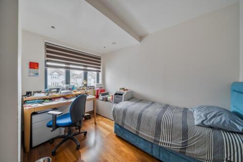 1369895-3-68f0e10...