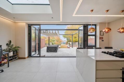 1369895-19-68f0e5...