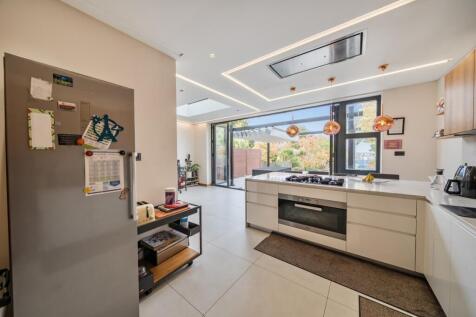 1369895-18-68f0e5...