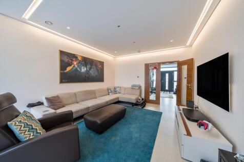 1369895-23-68f0e5...