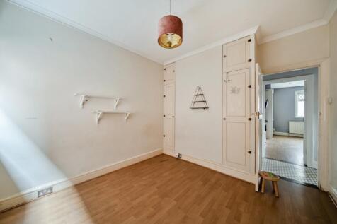 1375766-3-6904bd0...