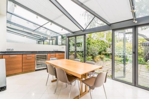 4 St. Regis Close...