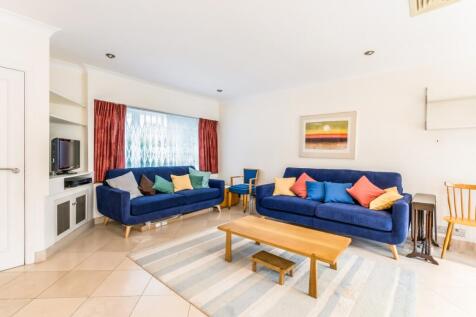 4 St. Regis Close...