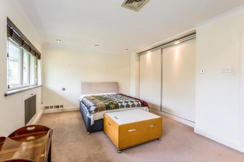 4 St. Regis Close...