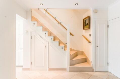 4 St. Regis Close...