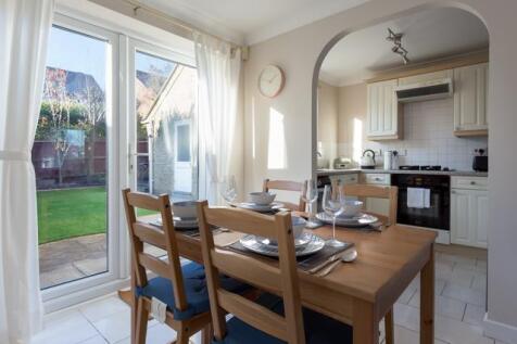86 Lake Road-Dining - CFP 4.jpg
