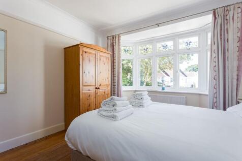 8WoodstockRoad-ph3_web300.jpg