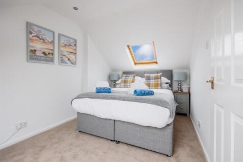 81LanderClose-2web300.jpg