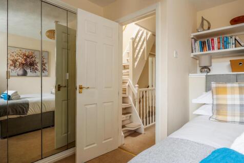 81LanderClose-9web300.jpg