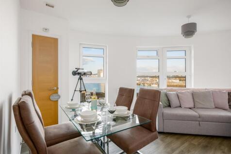 SanctuaryApt1017JeffersonAvenue-22web300.jpg