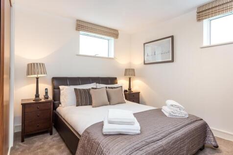 Bedroom-1_2048_X_1536.jpg