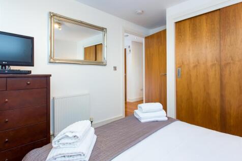 Bedroom-2_2048_X_1536.jpg