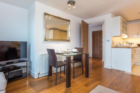Living area and kitchen-4_2048_X_1536.jpg