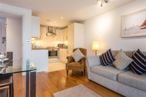 Living area and kitchen-5_2048_X_1536.jpg