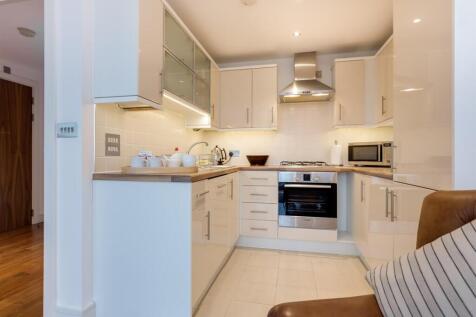 Living area and kitchen-6_2048_X_1536.jpg