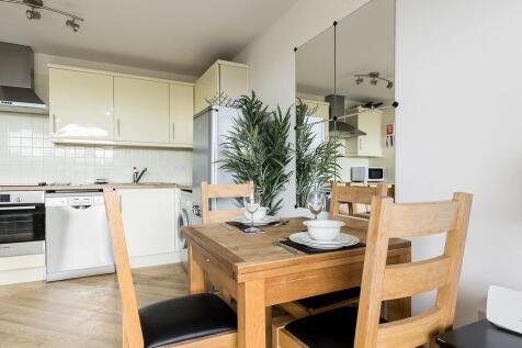 4MurreHouse-ph6_web300.jpg