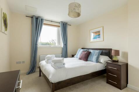 4MurreHouse-ph13_web300.jpg