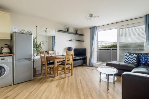 4MurreHouse-ph4_web300.jpg